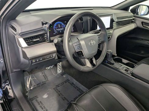 Used 2025 Toyota Camry SE w/ Convenience Package FWD image 13
