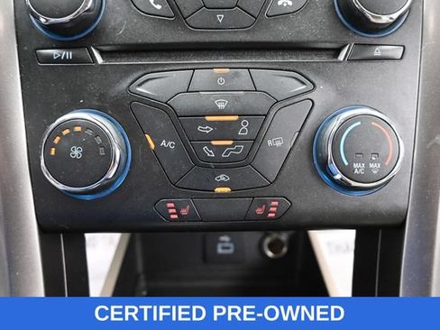 Used 2017 Ford Fusion SE FWD image 16