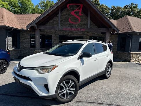Used 2018 Toyota RAV4 LE w/ All Weather Liner Package FWD image 1