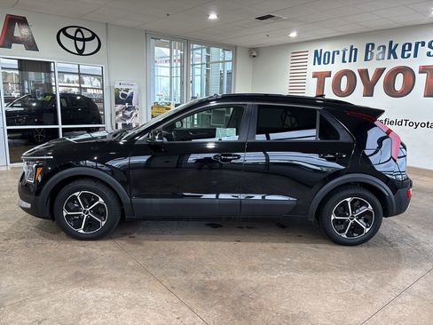 Used 2023 Kia Niro EX image 7