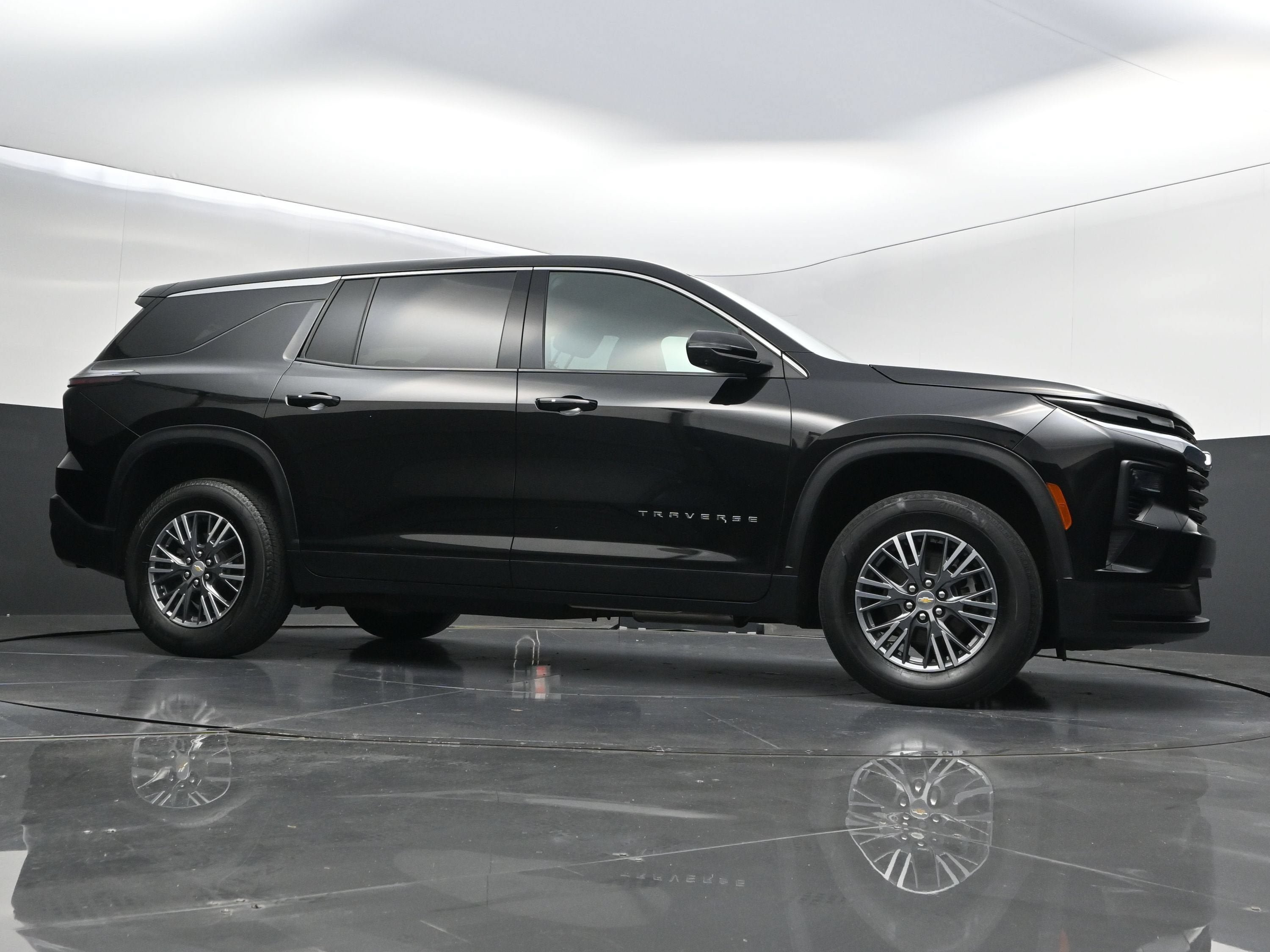 Certified 2024 Chevrolet Traverse LS FWD image 46
