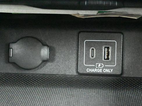 Used 2020 Nissan Pathfinder SV AWD/4WD image 19