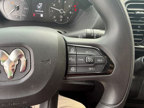 Used 2025 RAM ProMaster 2500 w/ Convenience Group image 17