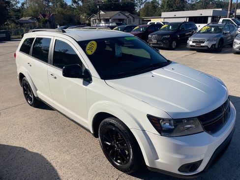 Used 2019 Dodge Journey SE image 4