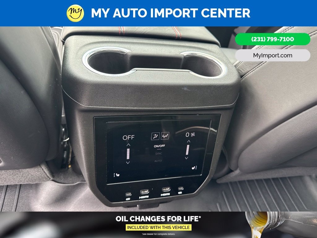 Used 2025 GMC Yukon XL AT4 Ultimate AWD/4WD image 27