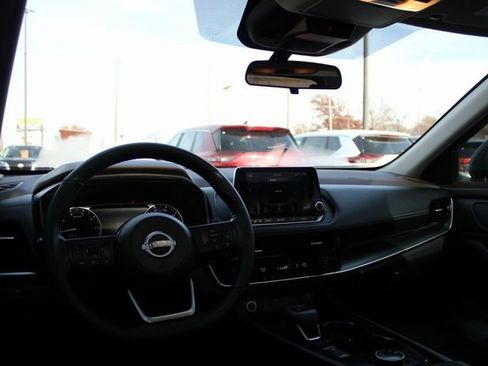 Used 2023 Nissan Rogue SV w/ SV Premium Package image 6