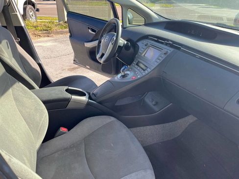 Used 2014 Toyota Prius Five image 20