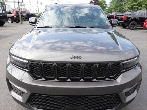Used 2024 Jeep Grand Cherokee Altitude AWD/4WD image 6