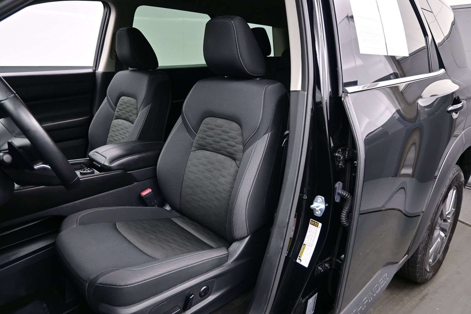 Used 2025 Nissan Pathfinder SV AWD/4WD image 13
