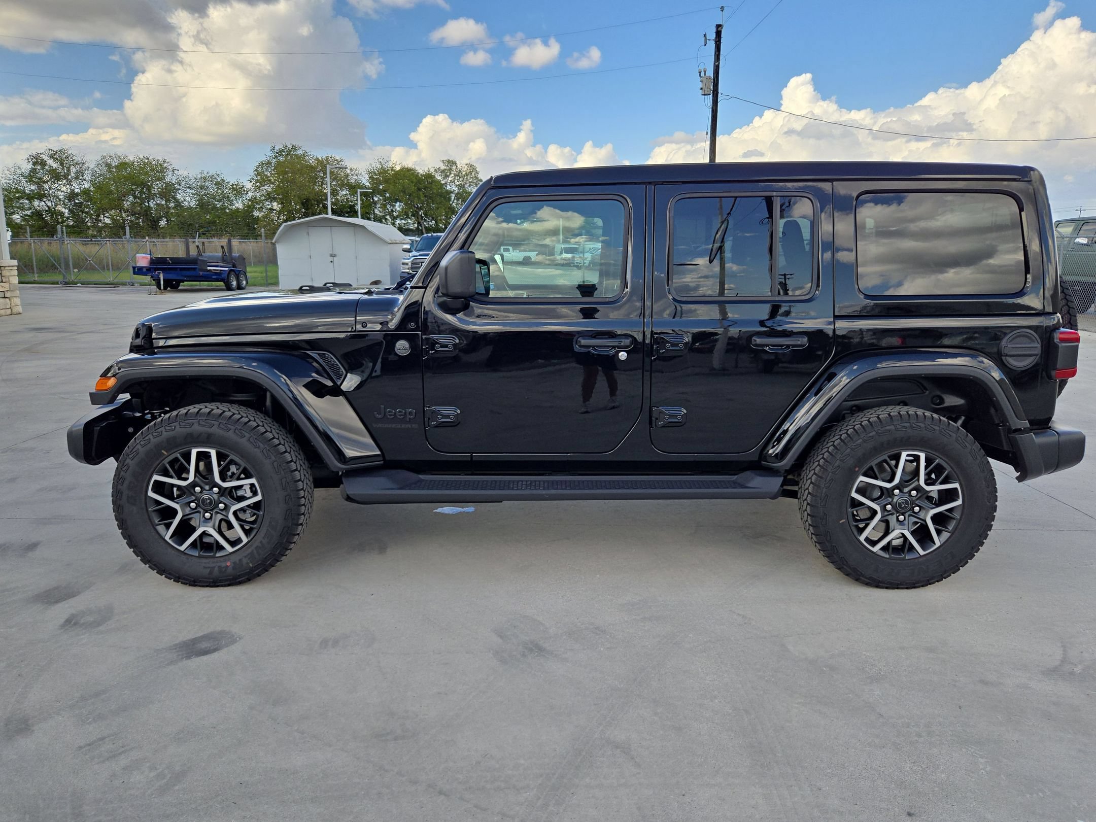 New 2027 Jeep Wrangler Unlimited Sahara AWD/4WD image 6