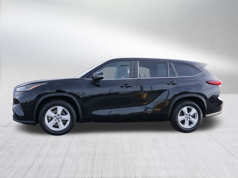 Used 2023 Toyota Highlander FWD image 6