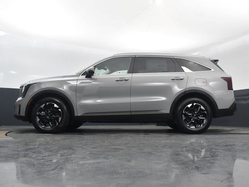 Used 2025 Kia Sorento S FWD image 33