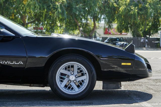 Used 1992 Pontiac Firebird Formula RWD image 11