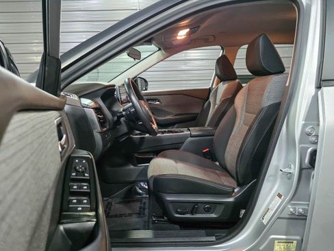 Used 2022 Nissan Rogue SV image 14