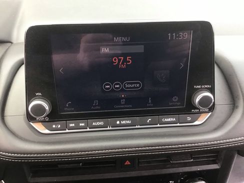 Used 2025 Nissan Rogue S FWD image 20