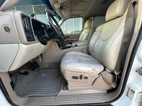 Used 2005 Chevrolet Avalanche Z66 w/ Sun And Sound Package image 9