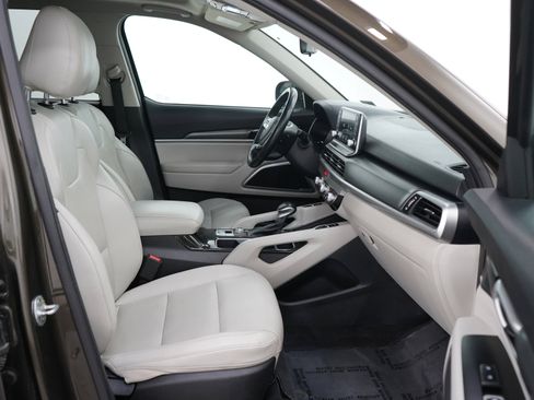 Used 2020 Kia Telluride S w/ S 8 Passenger Seating Package AWD/4WD image 11