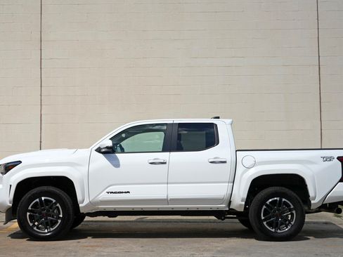 Used 2024 Toyota Tacoma TRD Sport w/ TRD Sport Upgrade Package RWD image 9