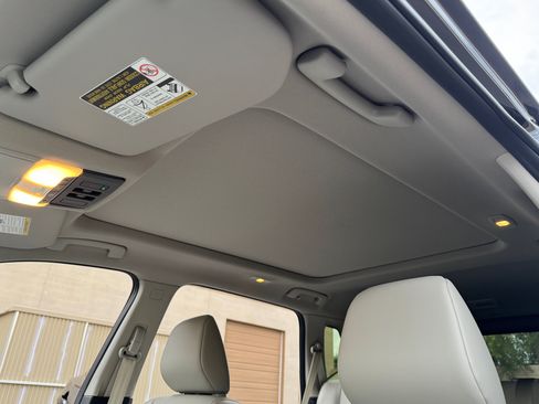 Used 2024 Nissan Rogue SV w/ SV Premium Package image 45