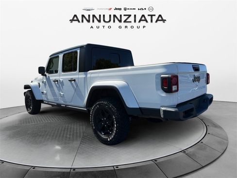 Used 2022 Jeep Gladiator Willys image 3