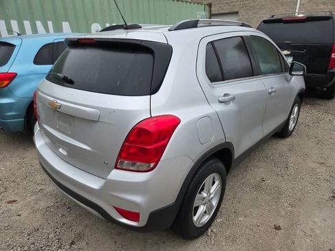 Used 2020 Chevrolet Trax LT w/ LT Convenience Package image 4