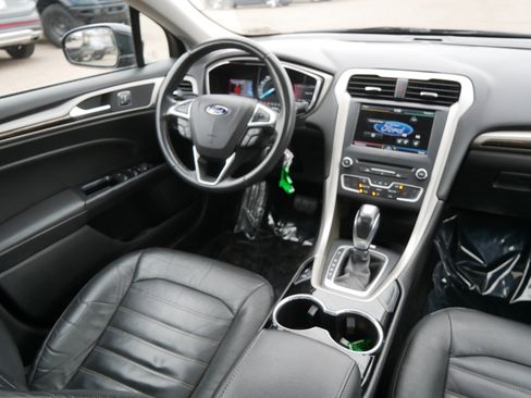 Used 2016 Ford Fusion SE w/ Equipment Group 202A image 9