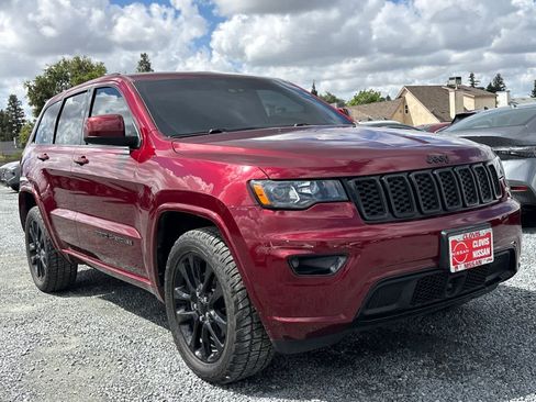 Used 2020 Jeep Grand Cherokee Altitude image 10