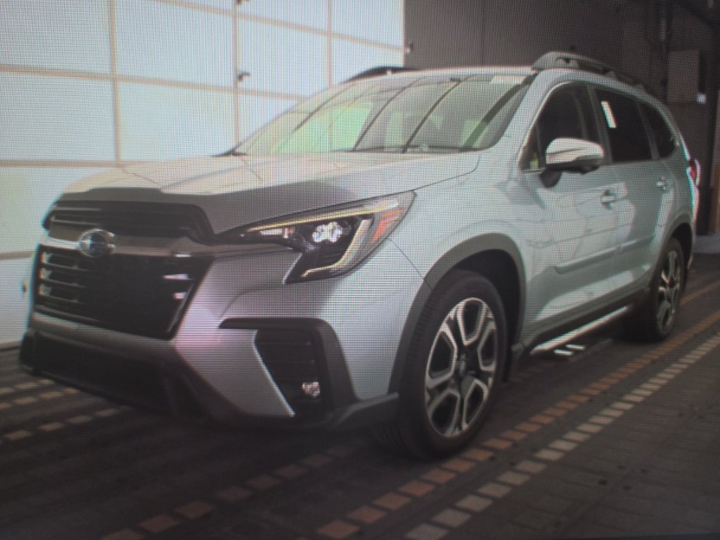 Used 2023 Subaru Ascent Limited w/ Technology Package AWD/4WD image 2