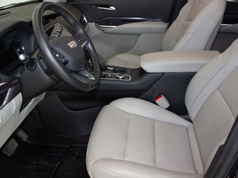 Used 2023 Cadillac XT4 Luxury w/ Cold Weather Package AWD/4WD image 20