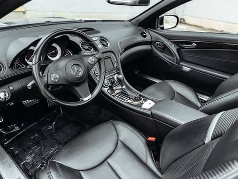 Used 2011 Mercedes-Benz SL 550 image 2
