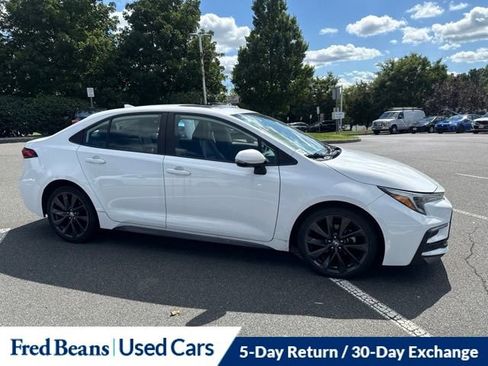 Used 2023 Toyota Corolla XSE FWD image 3