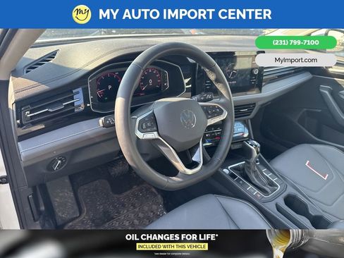 Used 2025 Volkswagen Jetta SEL image 8