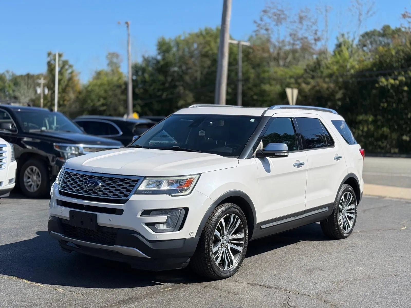 Used 2017 Ford Explorer Platinum AWD/4WD image 5