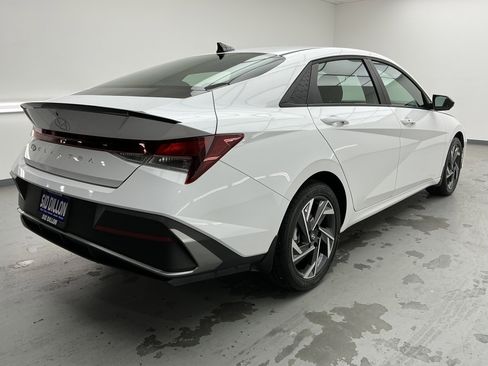 Used 2025 Hyundai Elantra Sport image 4