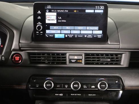 Used 2025 Honda Pilot TrailSport image 29