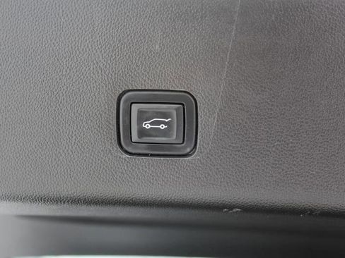 Used 2023 Chevrolet Traverse LT FWD image 15