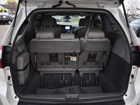 Used 2020 Toyota Sienna XLE image 41