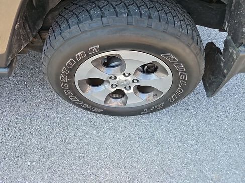 Used 2017 Jeep Wrangler Unlimited Sahara image 12