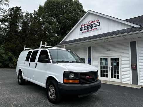 Used 2010 GMC Savana 2500 RWD image 1