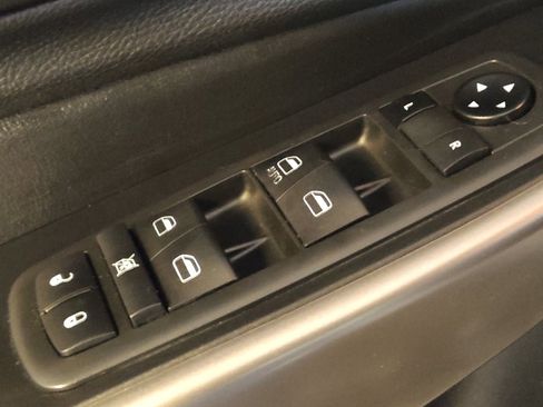 Used 2019 Jeep Cherokee Latitude w/ Popular Appearance Group image 27