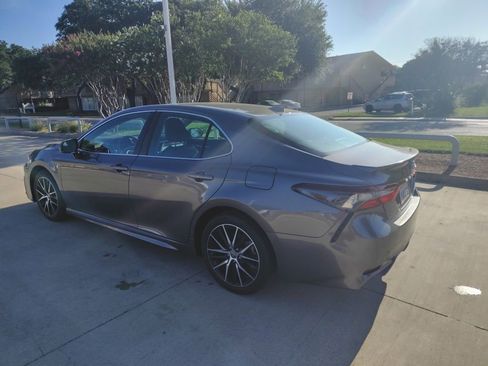Used 2024 Toyota Camry SE FWD image 3