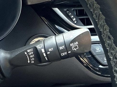 Used 2018 Toyota C-HR XLE FWD image 25
