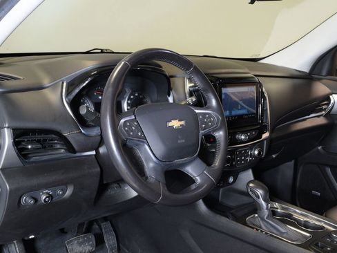 Used 2021 Chevrolet Traverse LT w/ LT Premium Package image 11