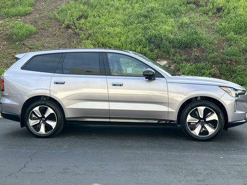 New 2026 Volvo EX90 Plus RWD image 3