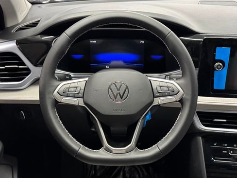 New 2025 Volkswagen Taos SE image 9