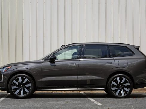 Used 2025 Volvo EX90 Ultra AWD/4WD image 9