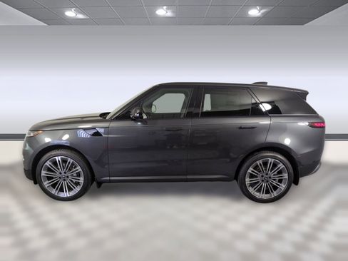 Used 2025 Land Rover Range Rover Sport SE image 2