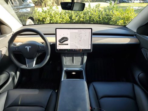 Used 2021 Tesla Model Y Long Range AWD/4WD image 12