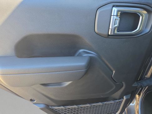 New 2025 Jeep Gladiator Sport image 21