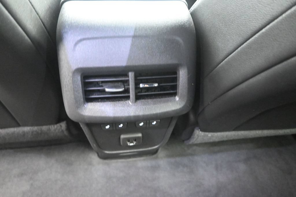 Used 2023 Chevrolet Equinox Premier FWD image 18